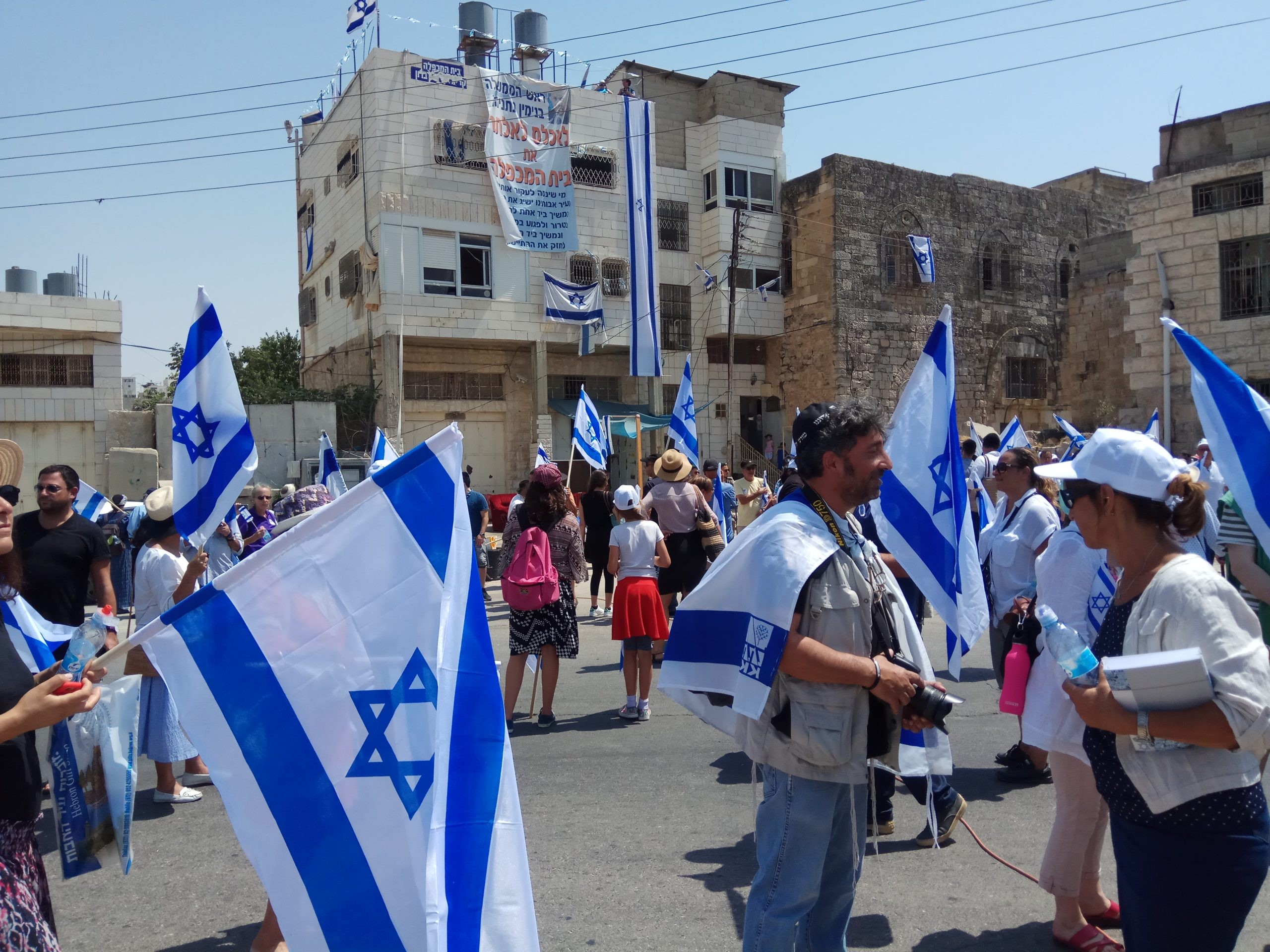 "בכל יום פונים אלינו ערבים שמעוניינים למכור את בתיהם"