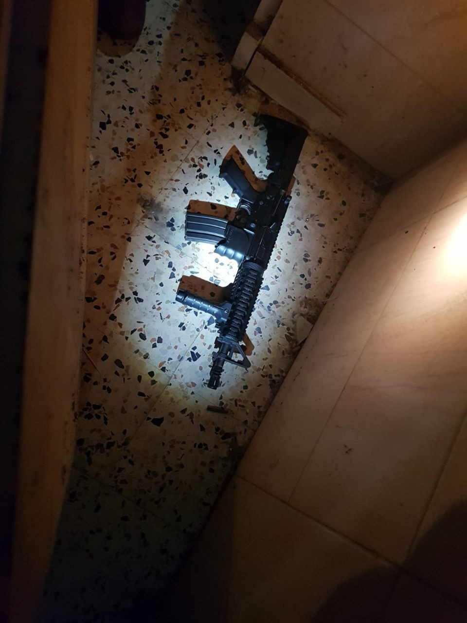 עשרה מבוקשים, נשק ועשרות אלפי שקלים