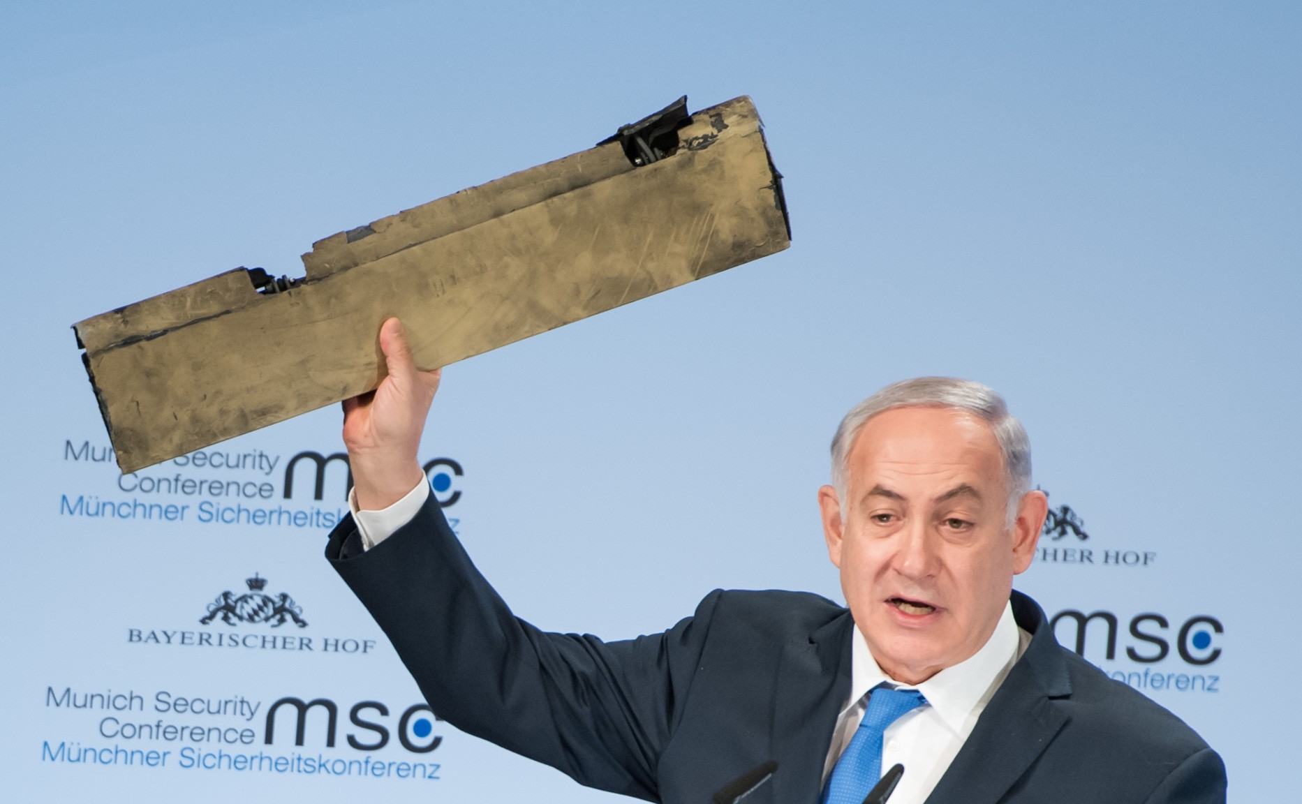 נתניהו ושריד המל"ט. צילום: MSC