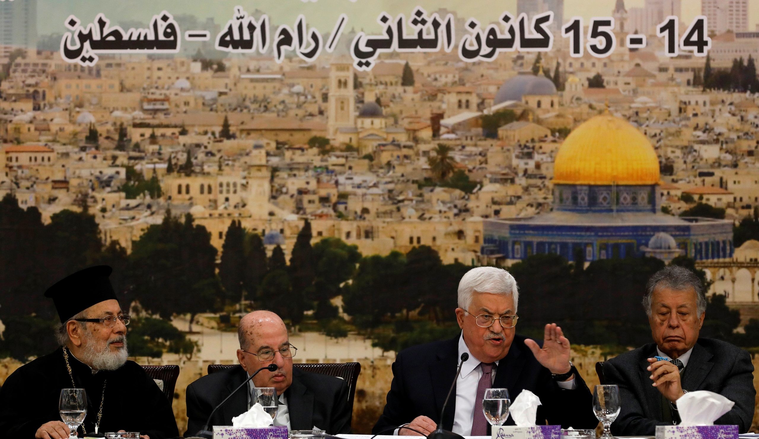 אבו מאזן במהלך נאומו במועצה המרכזית של אש"ף ברמאללה. צילום ארכיון: רויטרס