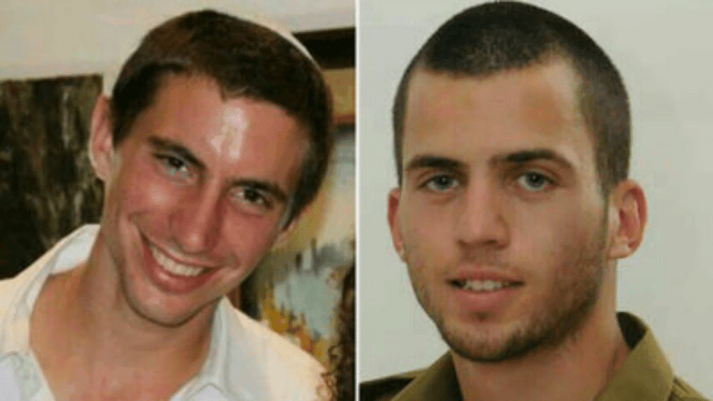 פרסום ראשון: הורים שכולים לגנץ - אל תחזיר את גופת המחבל