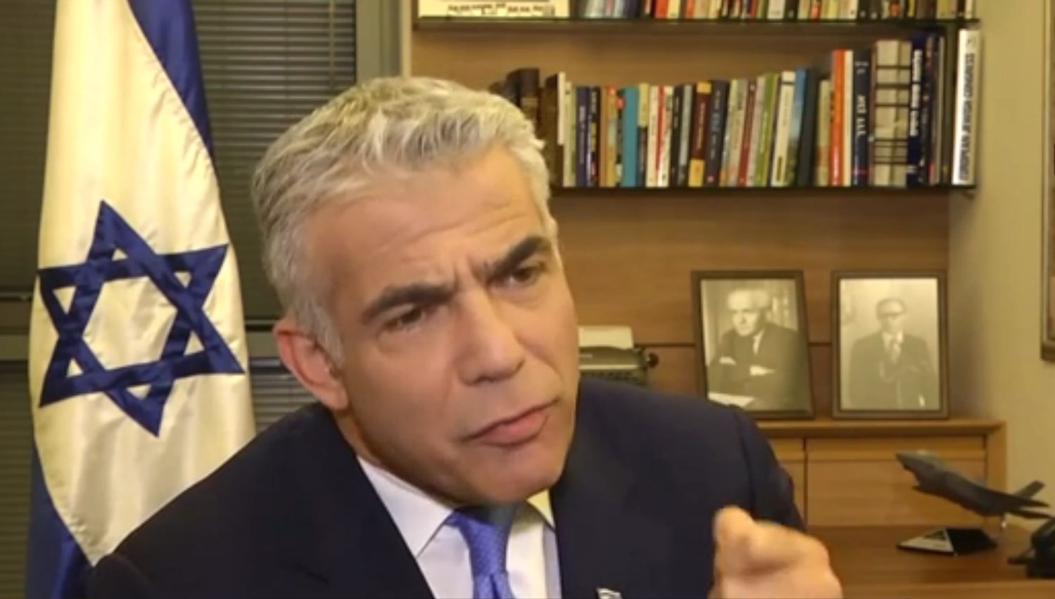 לפיד: "ארכיב ממשלת מרכז, עם הליכוד וגבאי"