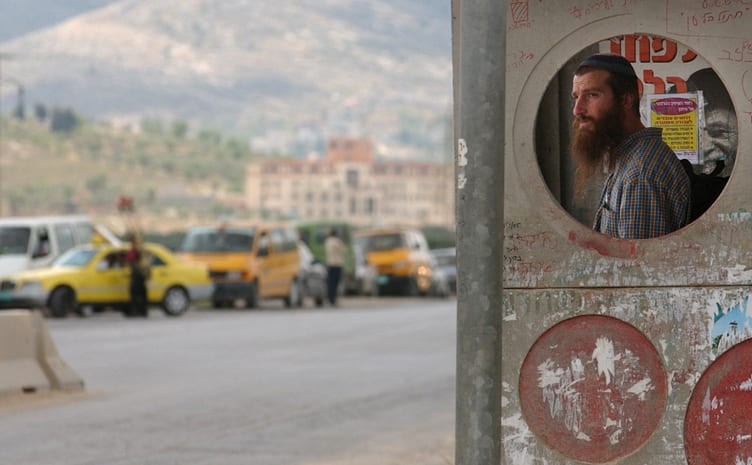 2 מטענים הונחו בתחנת אוטובוס בשומרון. בנס התגלו המטענים ולא גרמו לנזק