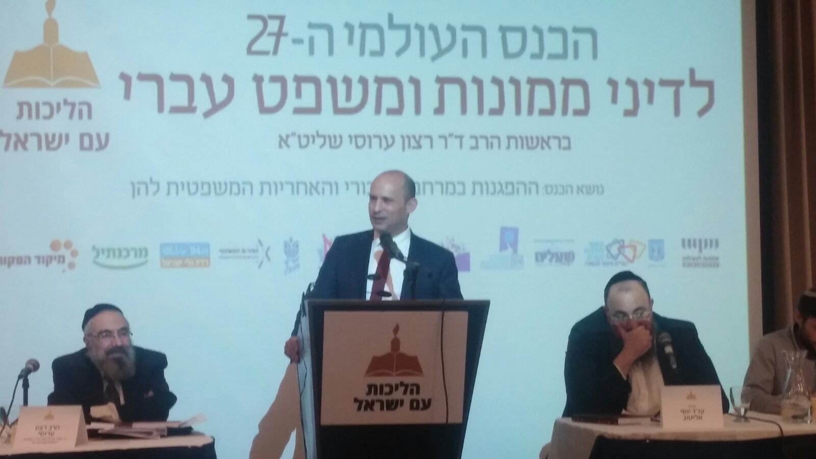 בנט על פרשת הצוללות: "ראש הממשלה לא מושחת"