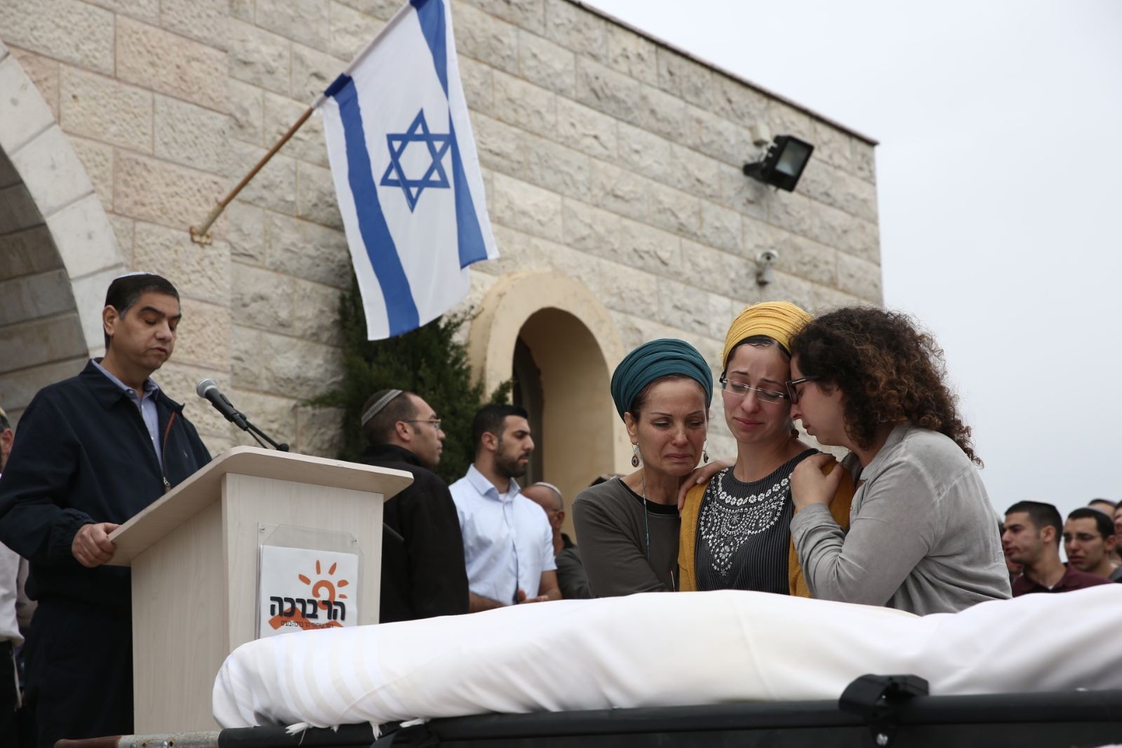הרב איתמר הובא למנוחות: "איך ממשיכים בלעדיך?"