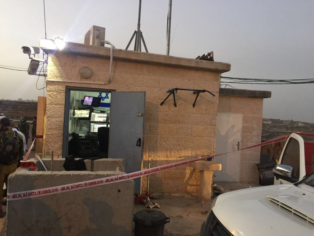 גוש עציון: ישראלי נפצע קל בפיגוע דקירה, המחבל חוסל