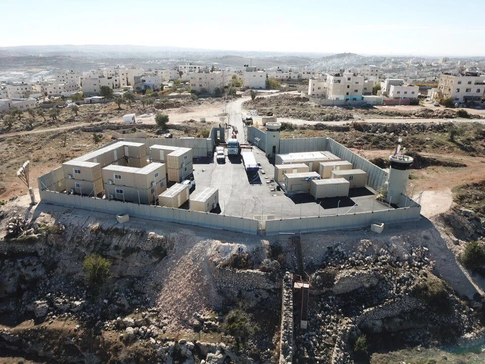 לראשונה: מוצב בלב גבעת הטרור בחברון