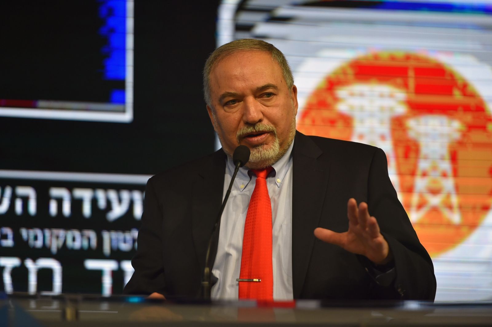 ליברמן: "כל עוד לא הורשע - נתניהו יכול להישאר בתפקידו"