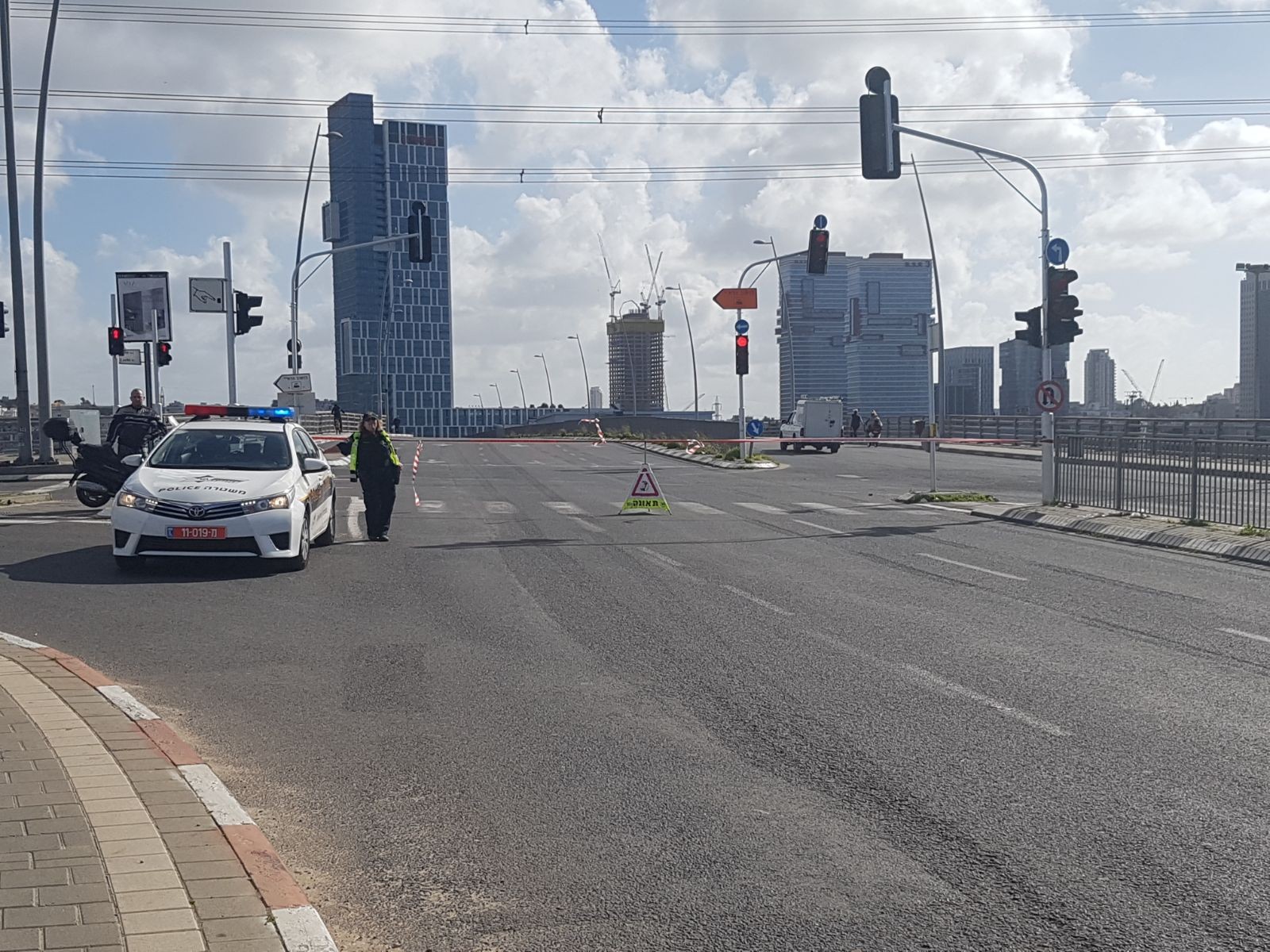 כביש 6 דרום ממחלף עירון נחסם לתנועה עקב שריפה באזור