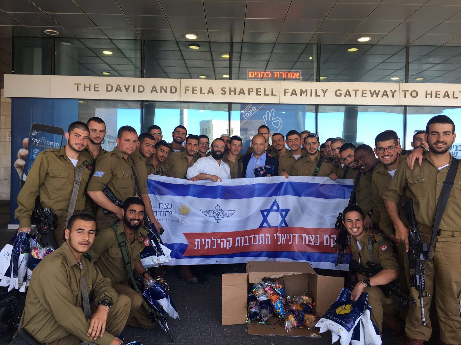 חיילים חרדים חילקו אלפי משלוחי מנות לחולים ולקשישים