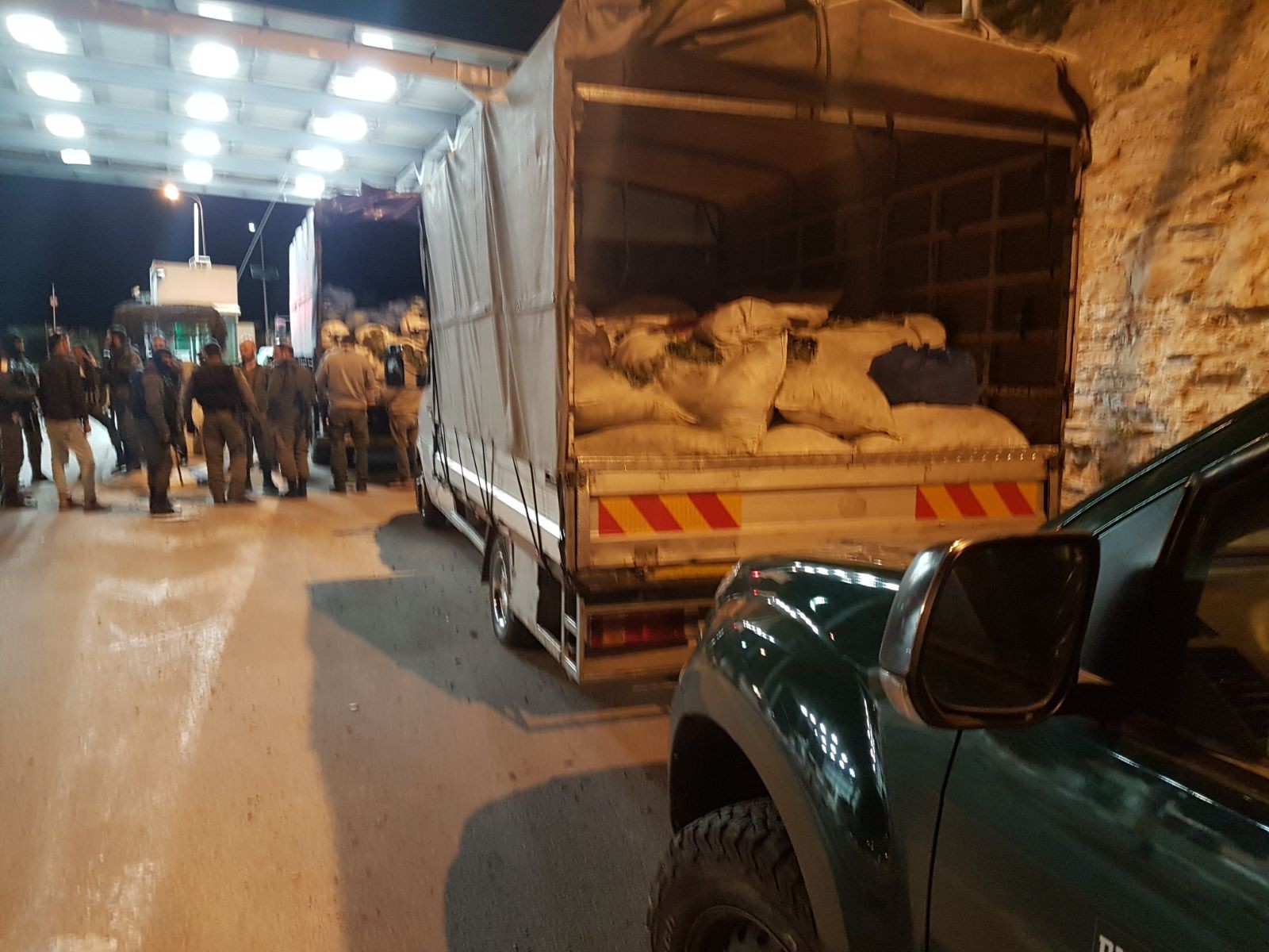 משאיות הפלסטינים שנתפסו. צילום: דוברות המשטרה