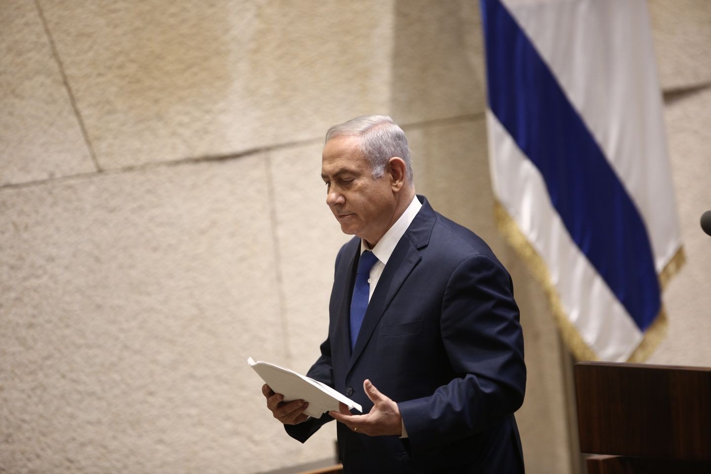 בכירים במפלגות הימין קוראים לנתניהו:" אל תפטר את לנדבר"