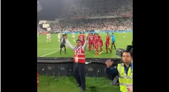 גביע אסיה: אוהדים ערבים השליכו נעליים על שחקני קבוצה יריבה | צפו