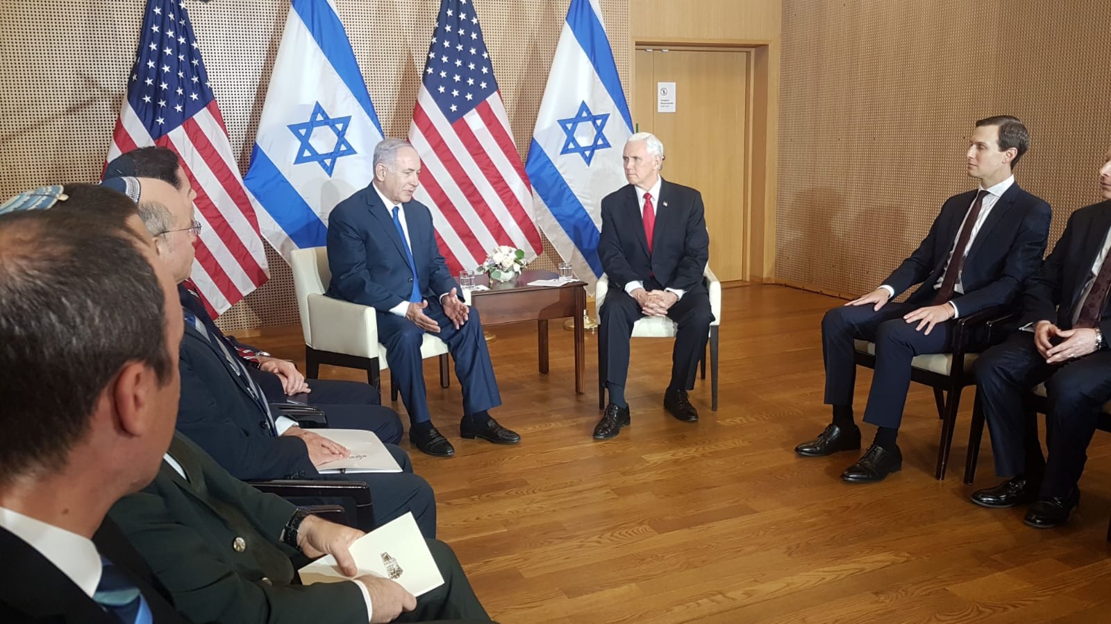 ראש הממשלה בנימין נתניהו בפגישה עם סגן נשיא ארה"ב מייק פנס בוועידת ורשה. צילום: אלירן טל