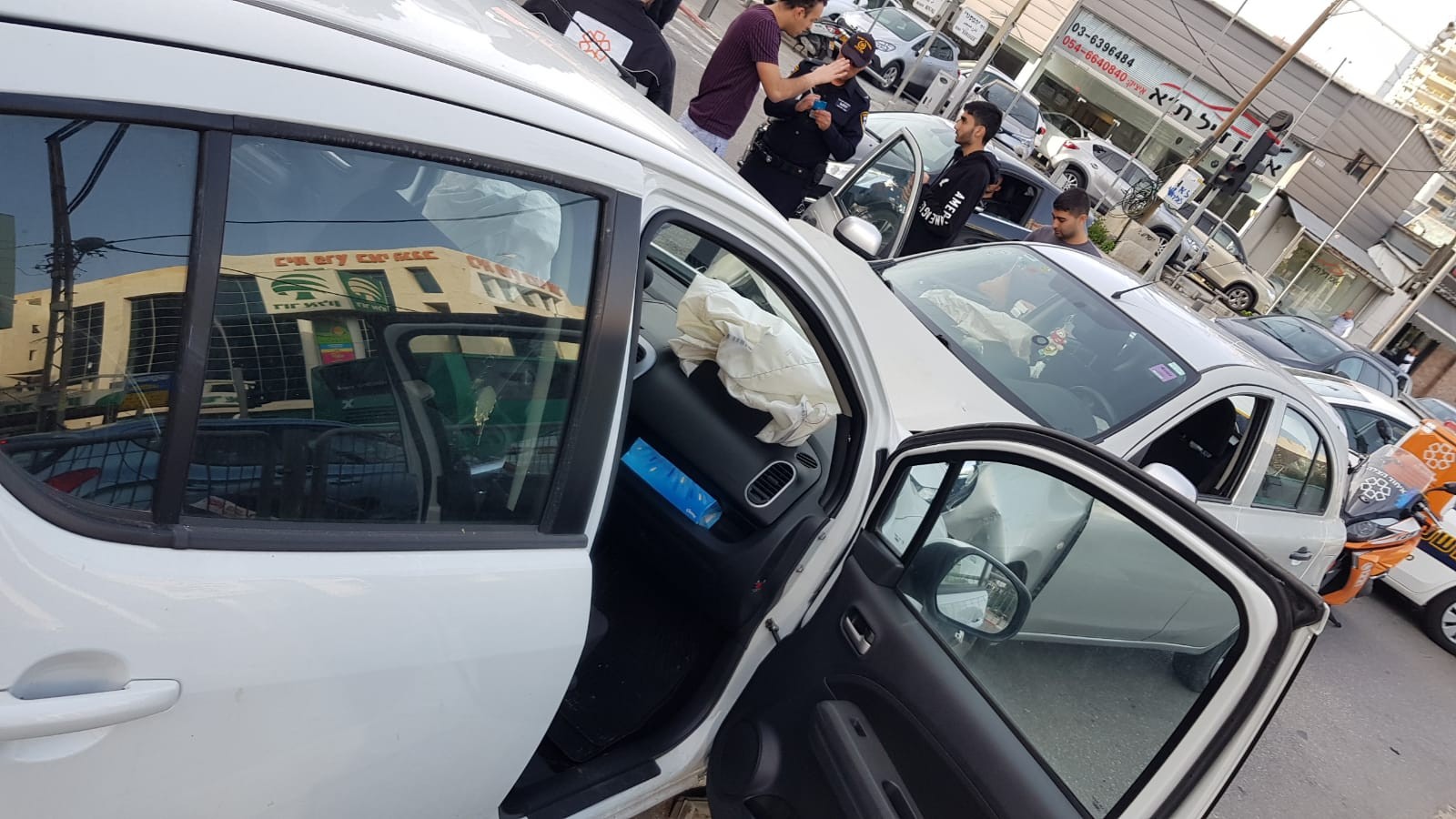 ת"א: קשישה נפצעה בינוני ועוד 4 קל בתאונה בין 3 כלי רכב