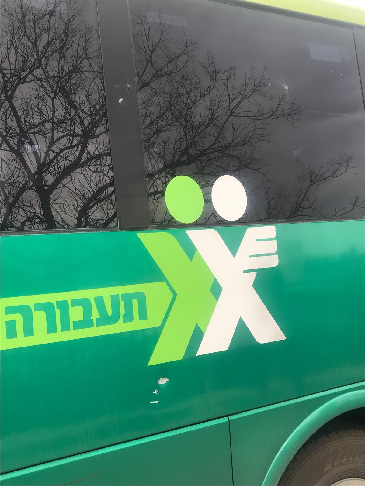 דיווח: מחבלים ידו אבנים לעבר אוטובוס ישראלי בכביש גוש עציון-חברון, סמוך לאל-ערוב. אין נפגעים