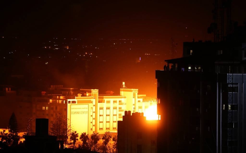 בעזה מדווחים כי מסוק של חיל האוויר הפציץ את מעגן חאן יונס בדרום הרצועה