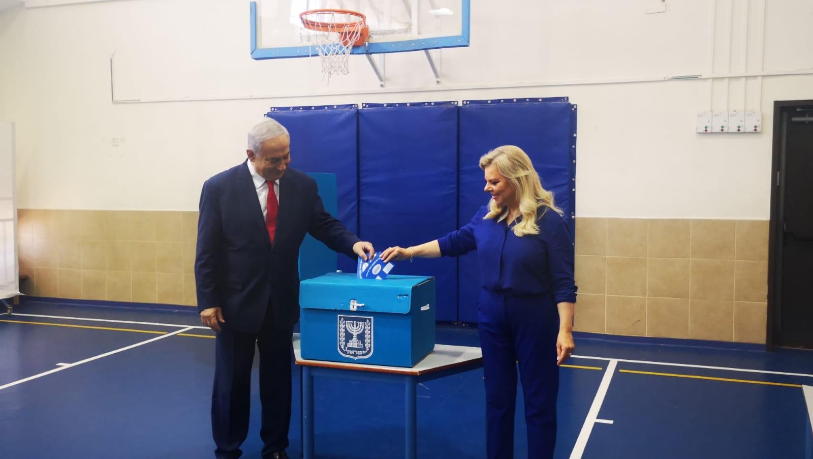 נתניהו בקלפי: "יש לנו הרבה מה לעשות"