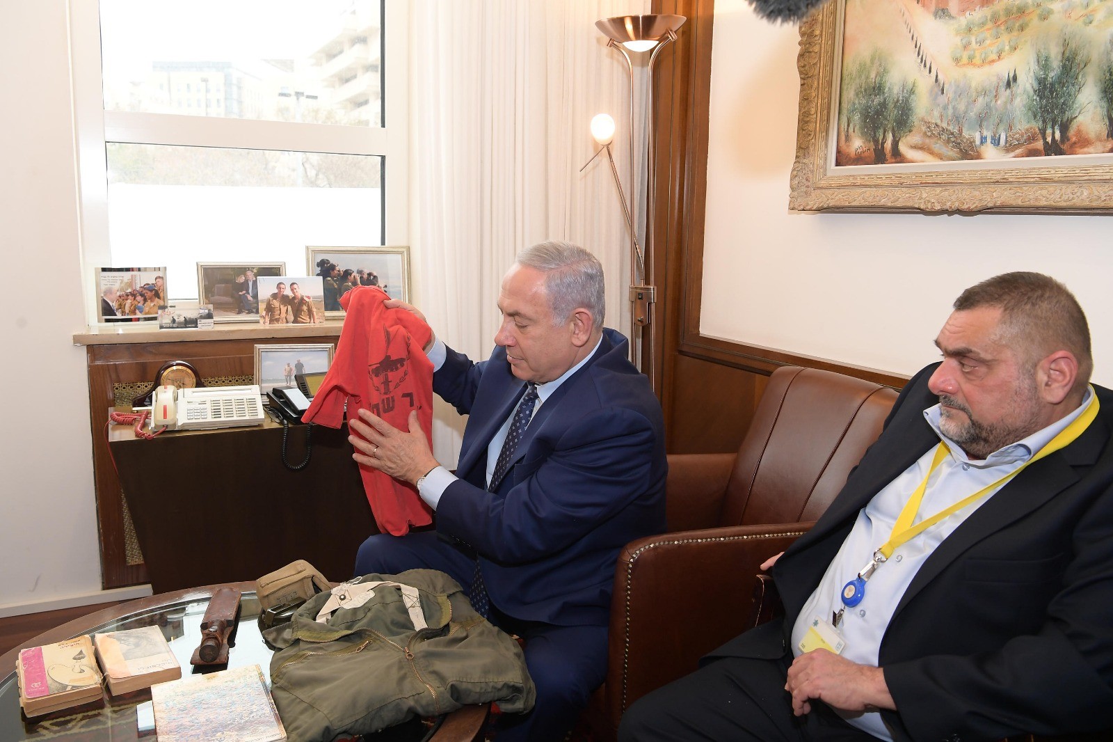 ראש הממשלה קיבל את הגדת הפסח של אחיו יוני ז"ל