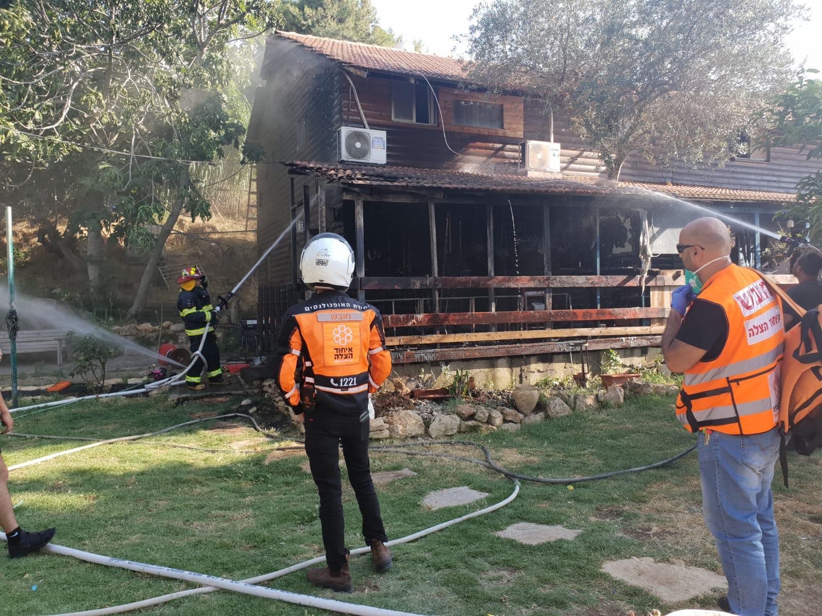 בית שמש: ארבעה צוותי כיבוי והצלה פעלו למיגור שריפה במבנה מגורים ברחוב המור