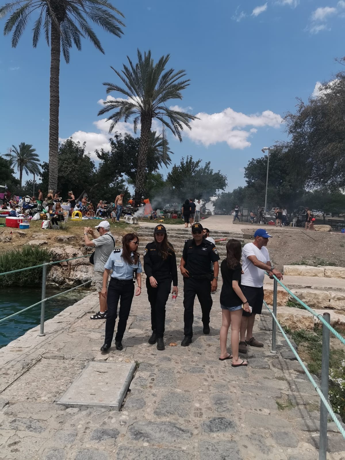 שוטרים עצרו 4 חשודים שפרצו לרכב בגן השלושה ב"סחנה"