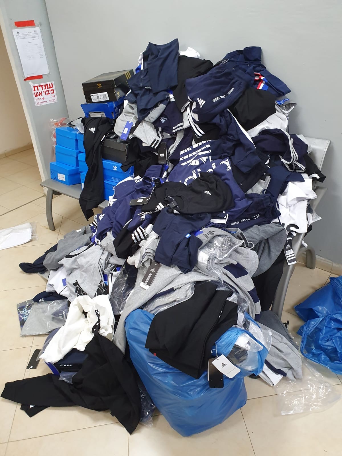 מזרח ירושלים: נתפסו פרטי לבוש מזויפים בשווי חצי מליון שקלים