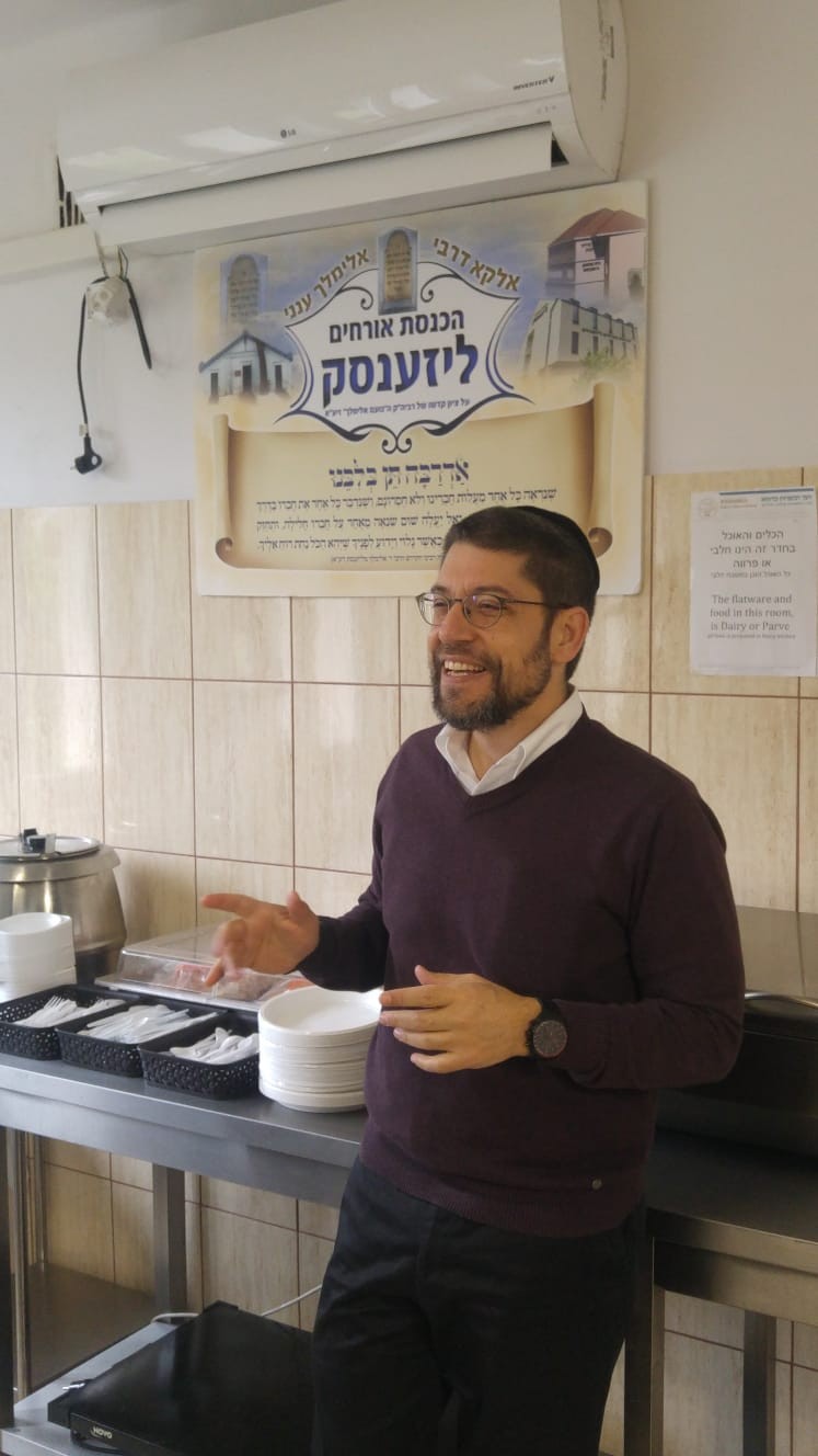 נעצר רק בגלל שם דומה – וכעת תובע את המשטרה