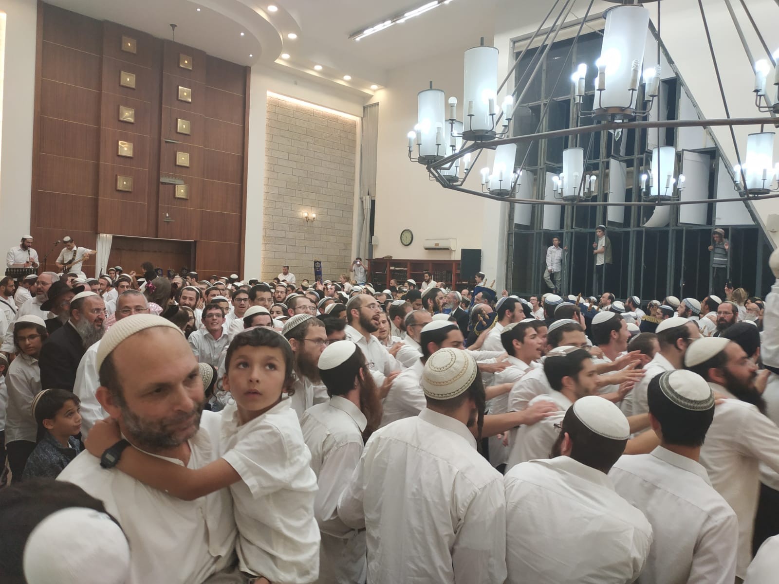 שידור ישיר: הקפות שניות מ"בית הרב קוק "