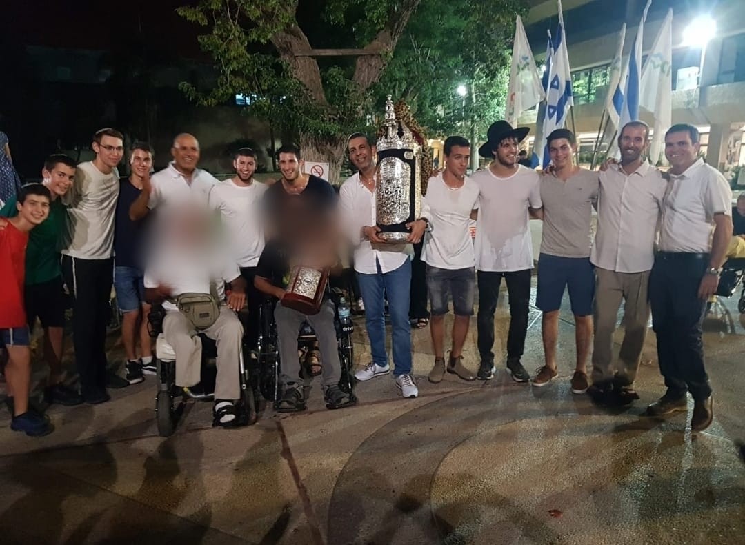 מרגש: התלמידים בחרו לחגוג את שמחת התורה בבית לוינשטיין
