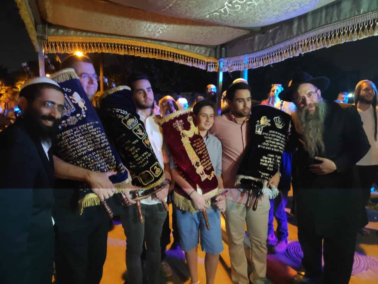רדיפת שדולת הנשים עולה מדרגה: "נשים הודרו מהבמה בשמחת תורה"