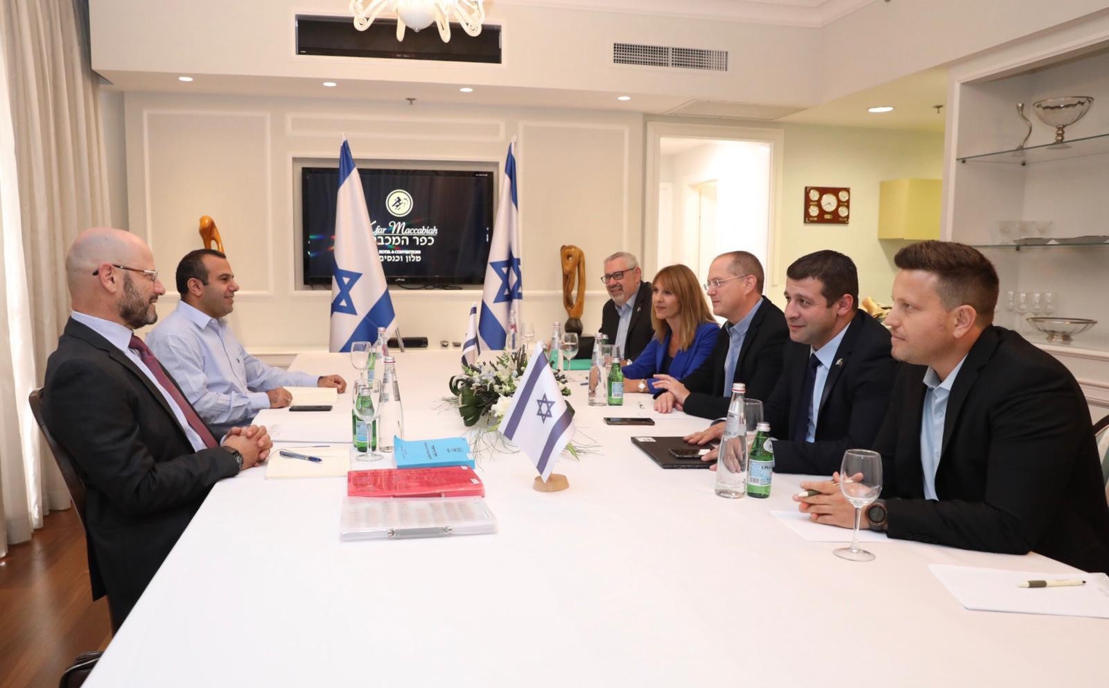 הסתיימה פגישת כחול-לבן וישראל ביתנו: "התקדמות של ממש"