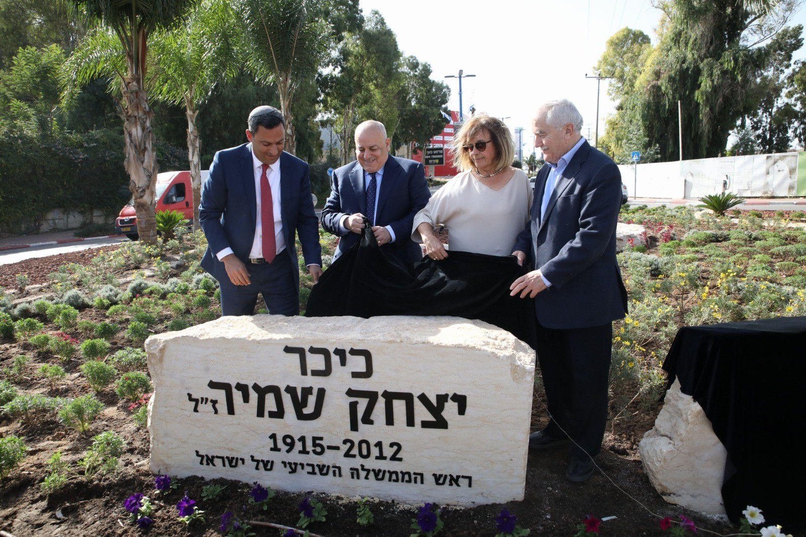 נחנך כיכר בשדרות על שם רה"מ לשעבר יצחק שמיר