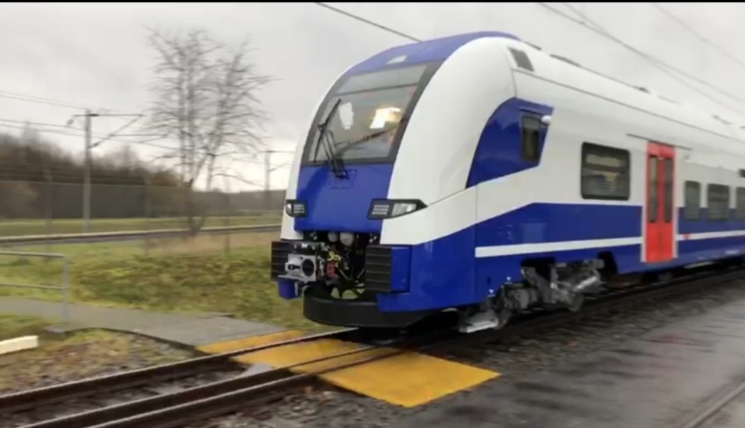 צפו: הרכבת החשמלית החדשה בנסיעת מבחן ראשונה