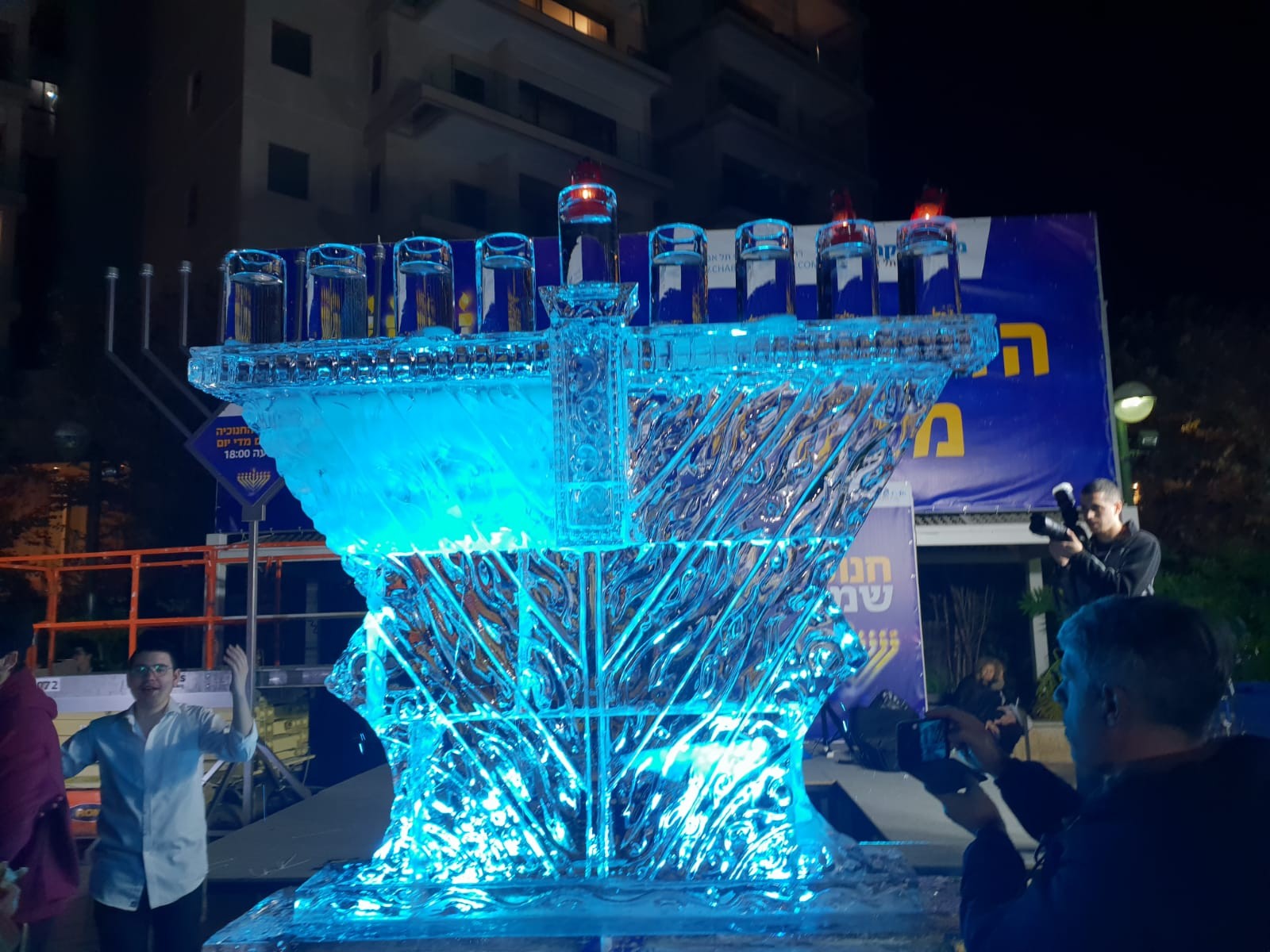 הדלקת חנוכיית קרח בשכונה הכי צפונית בתל אביב