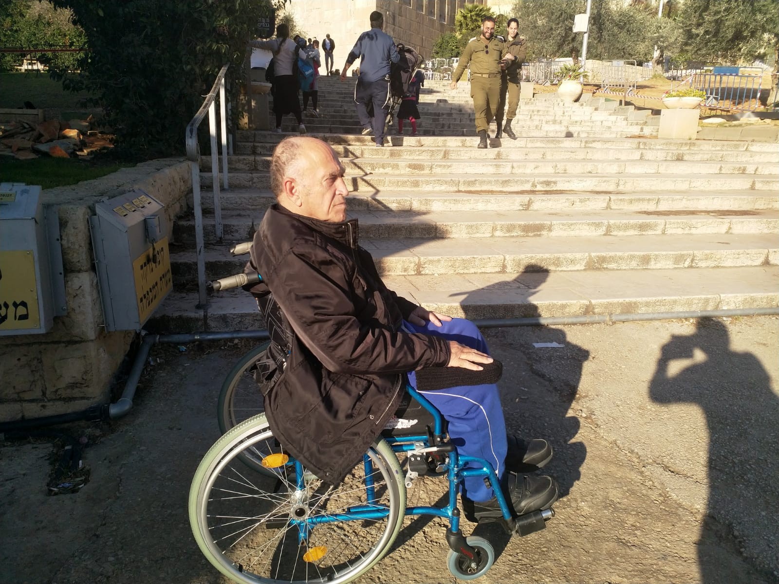 שרים מתחלפים ובאים - ומערת המכפלה טרם מונגשת לנכים