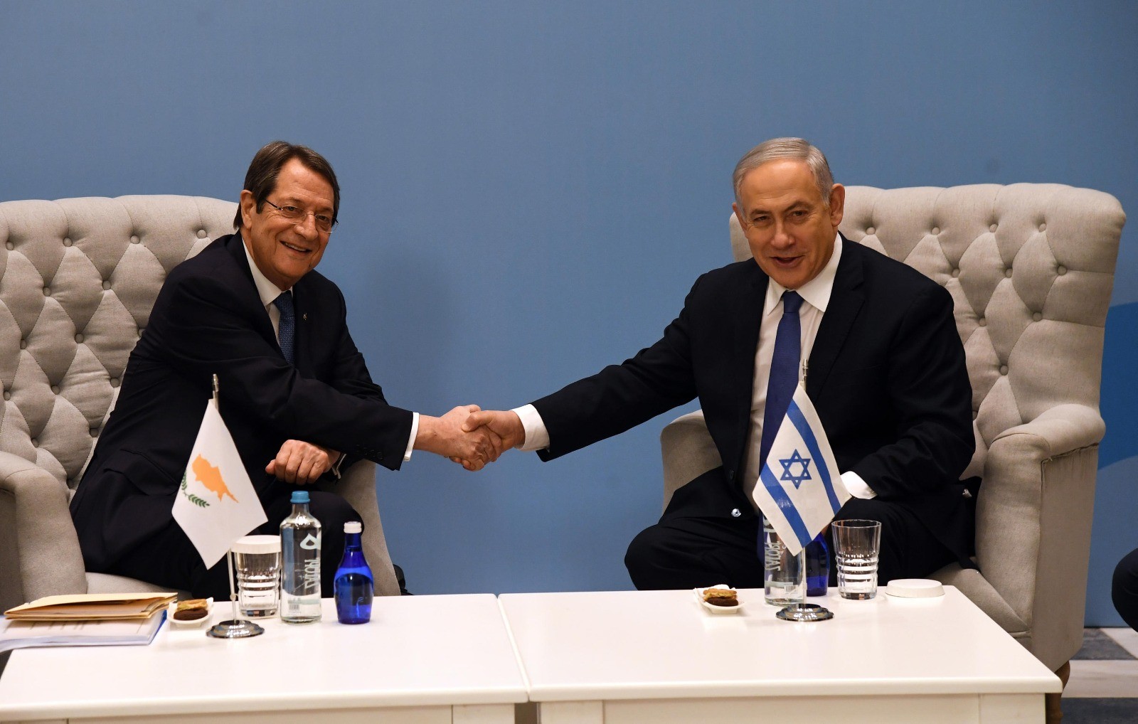 הפסגה המדינית בשיאה - רוה"מ נפגש עם נשיא קפריסין