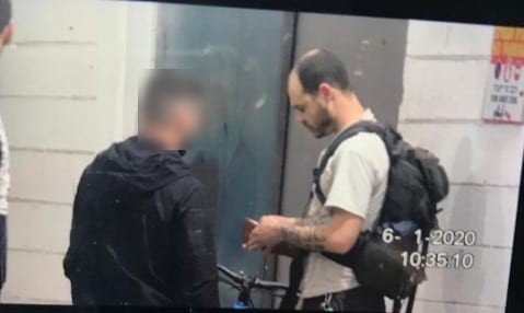 פעיל השמאל יונתן פולק נעצר במשרדי עיתון הארץ