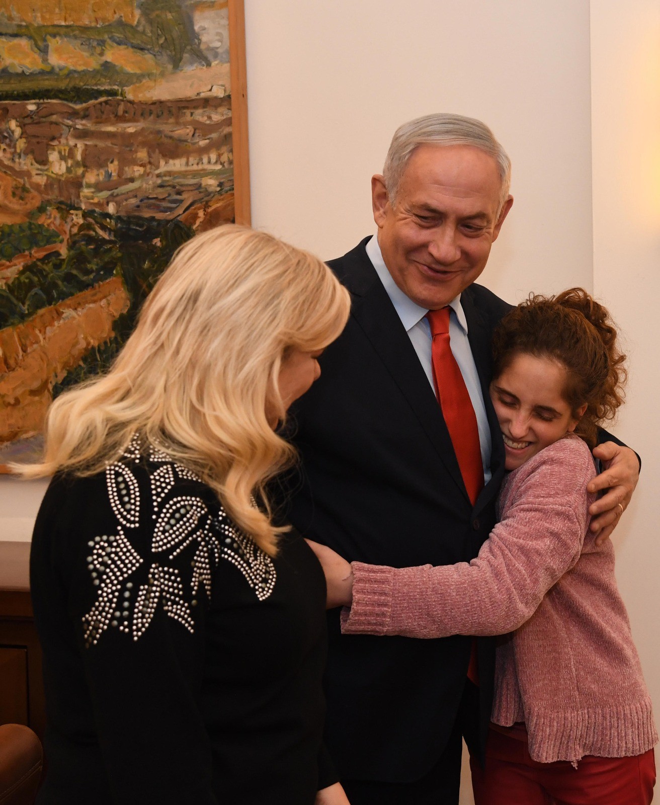ככה עוד לא ראיתם אותו: כשנתניהו מחליט לחבק