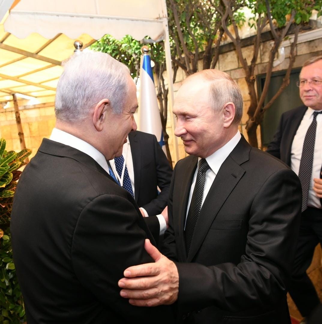 ראש הממשלה ונעמה יששכר הגיעו לנמל התעופה במוסקבה
