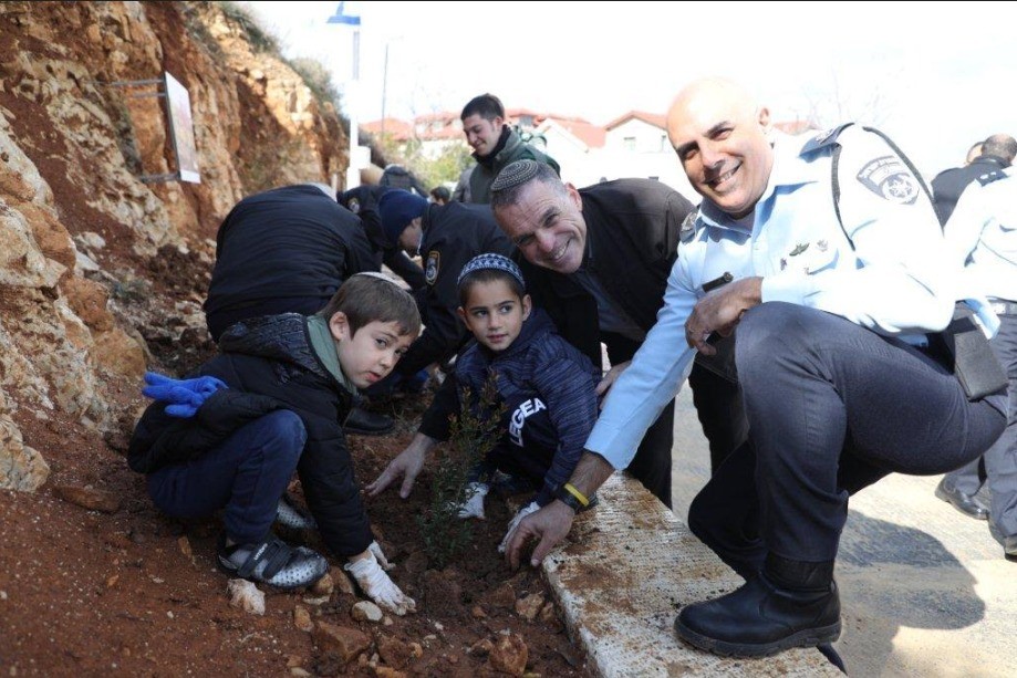 מחוז ש"י במשטרה משלב ידיים עם ילדי אפרת