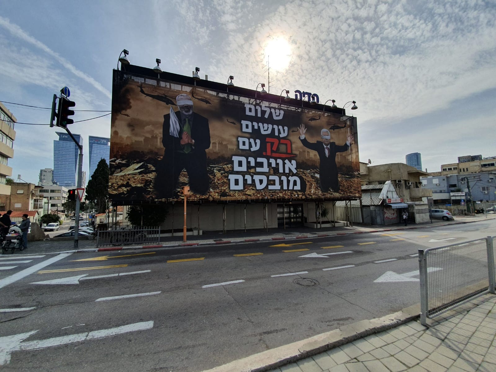 סערת 'שלטי ההסתה' בתל אביב: היום הדיון בבית המשפט