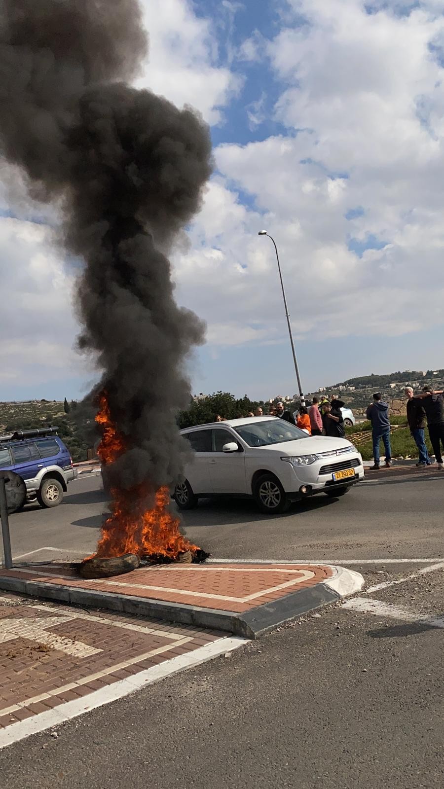 מחאת תושבי הר גילה: צמיגים בוערים וחסימות כבישים