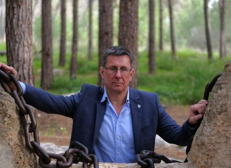 אני "רוסי", גר בתל אביב ומניח תפילין