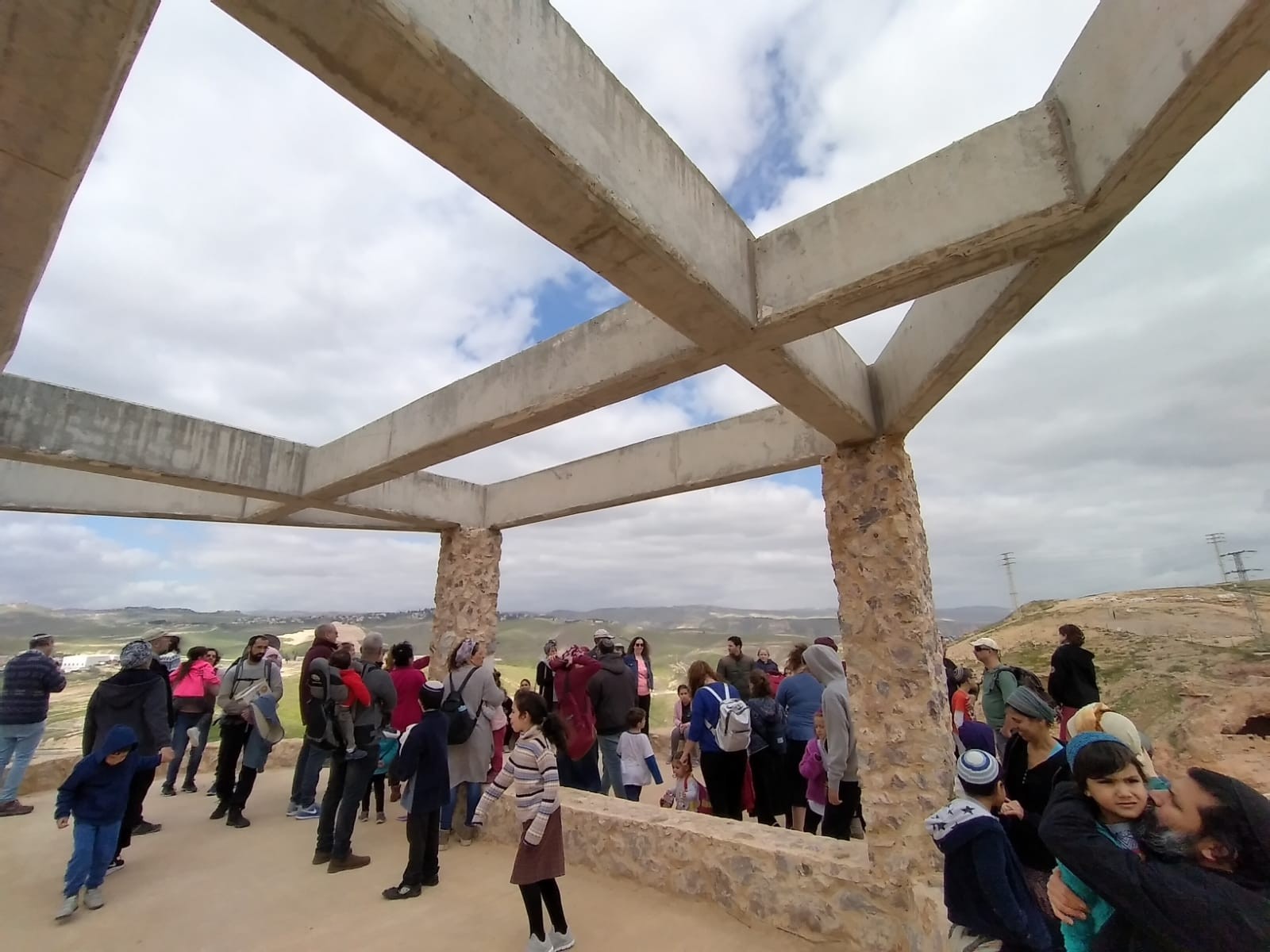 200 משתתפים בסיור מחאה נגד משרפת אדומים
