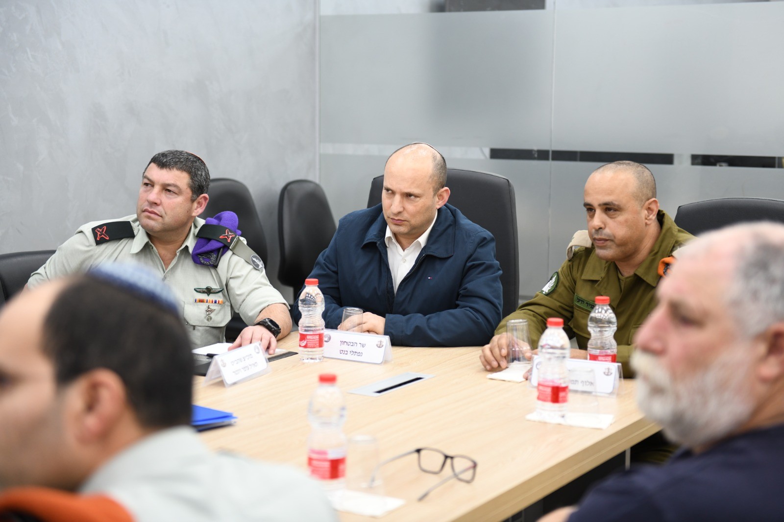 השר בנט: בוחנים הטלת סגר על שטחי הרשות הפלסטינית