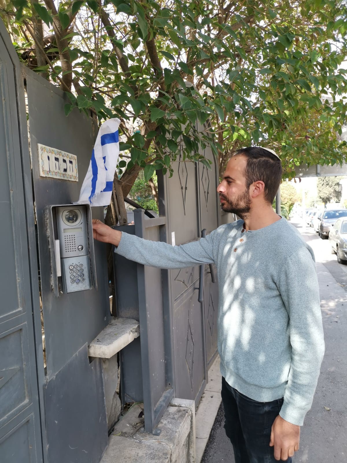 9 שנים לאחר ששכל את אחותו, יצא האח השכול לבתי חברי הכנסת מגוש השמאל