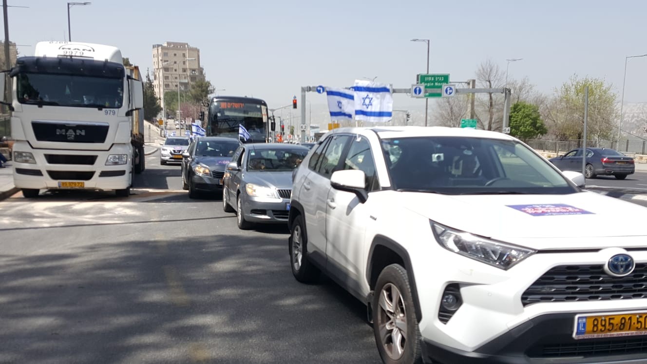 שיירת מכוניות נגד בג"ץ: "תפסיקו לגנוב את המדינה"