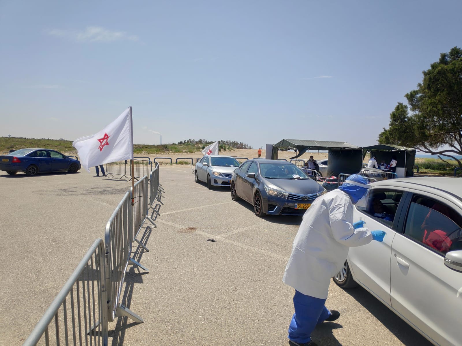 חיילי פיקוד העורף העניקו סיוע בג'סר א זרקא והקימו מתחם בדיקות קורונה