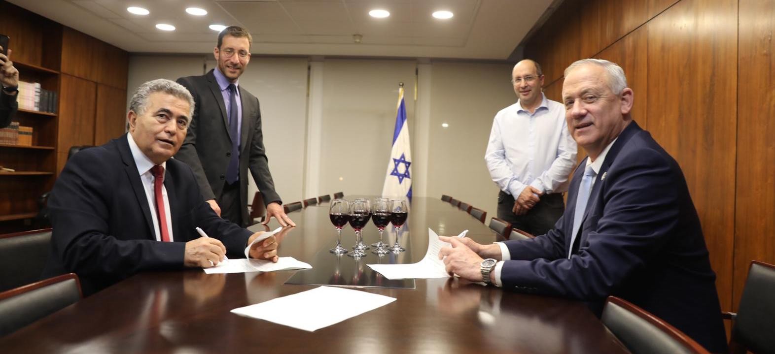 נחתם הסכם קואליציוני בין העבודה לכחול לבן