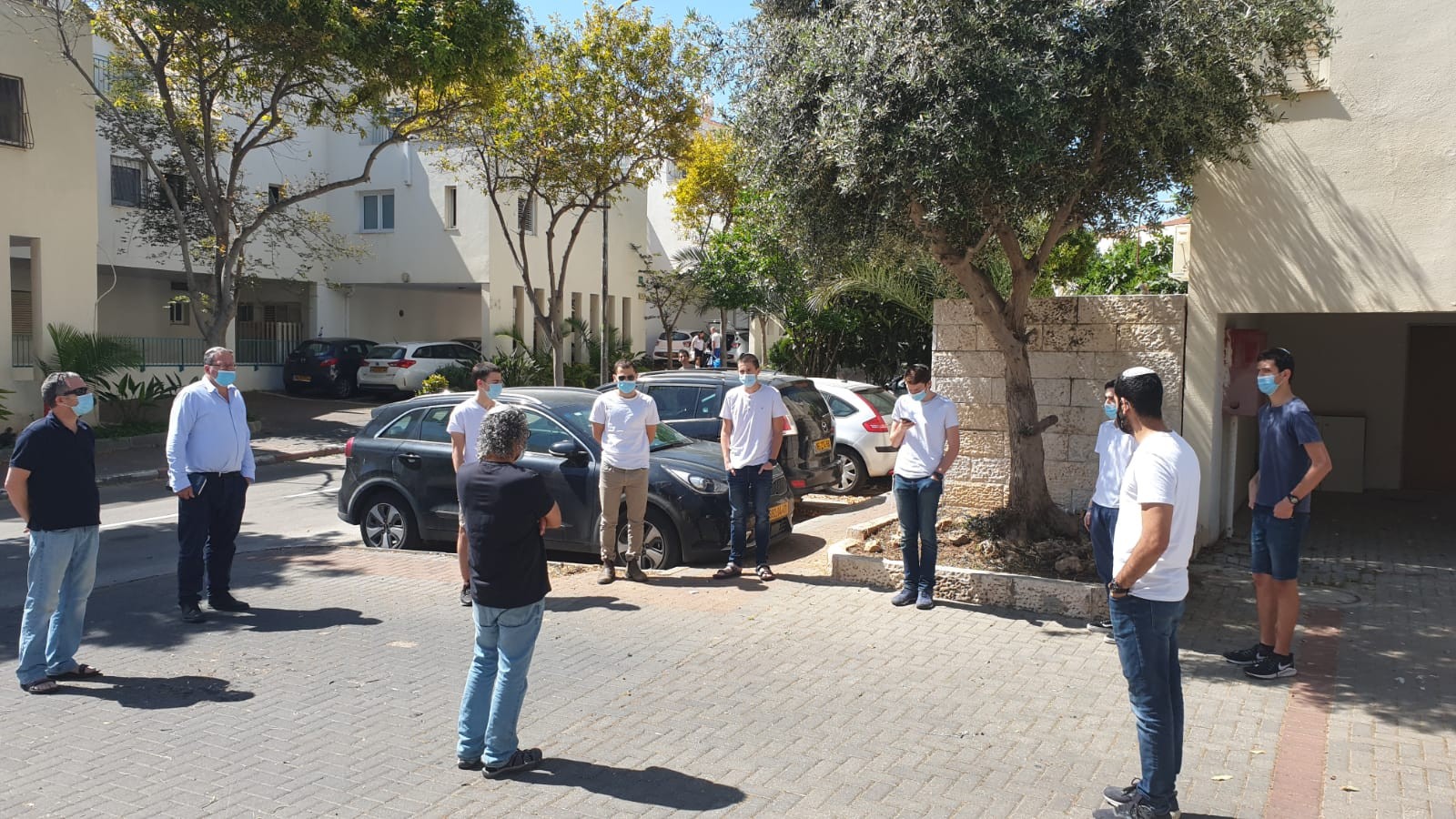 מרגש: התלמידים הגיעו לבתי ההורים השכולים לאמירת קדיש
